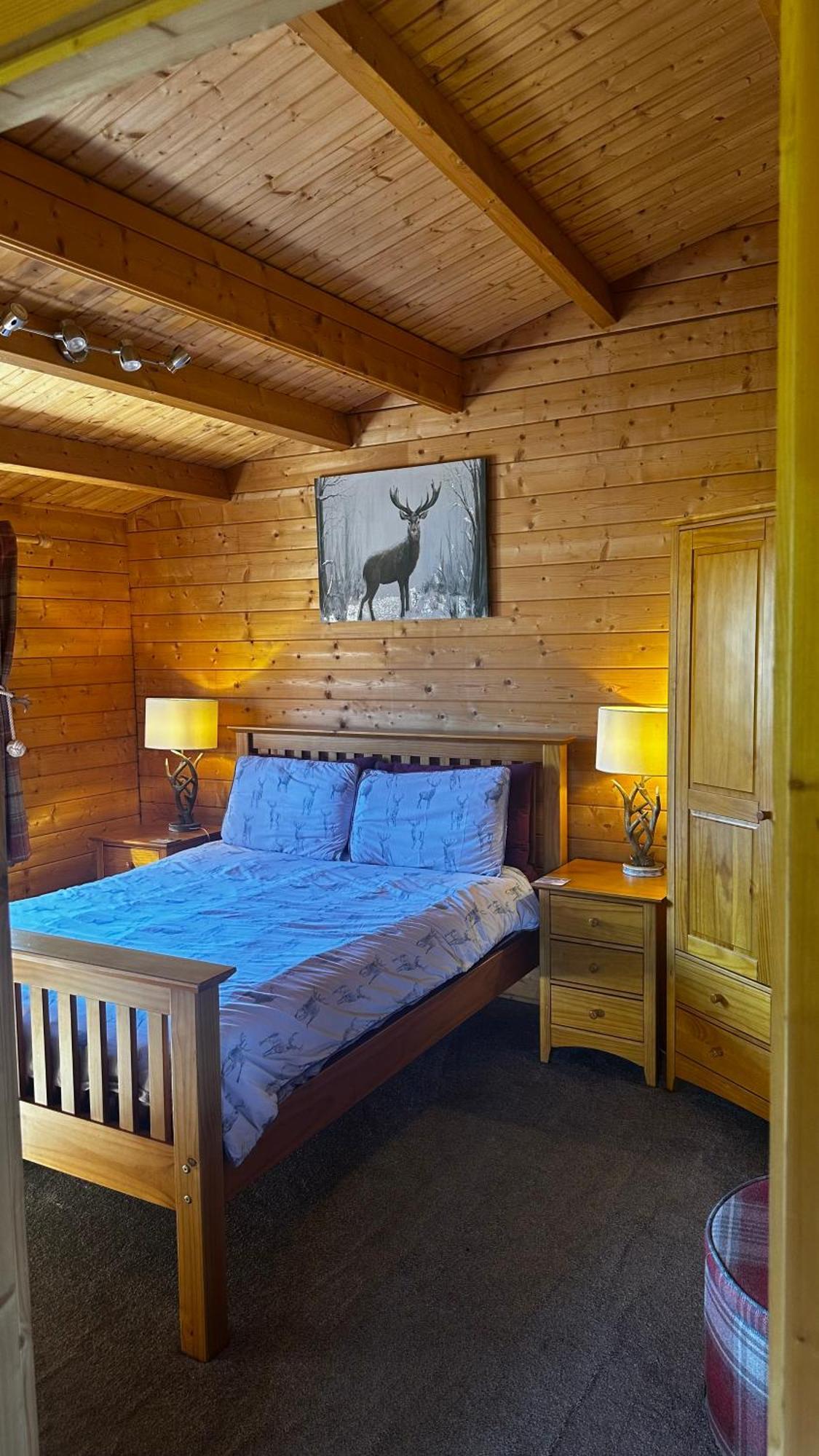 Lochinvar - Highland Log Cabin With Private Hot Tub Airdrie Esterno foto