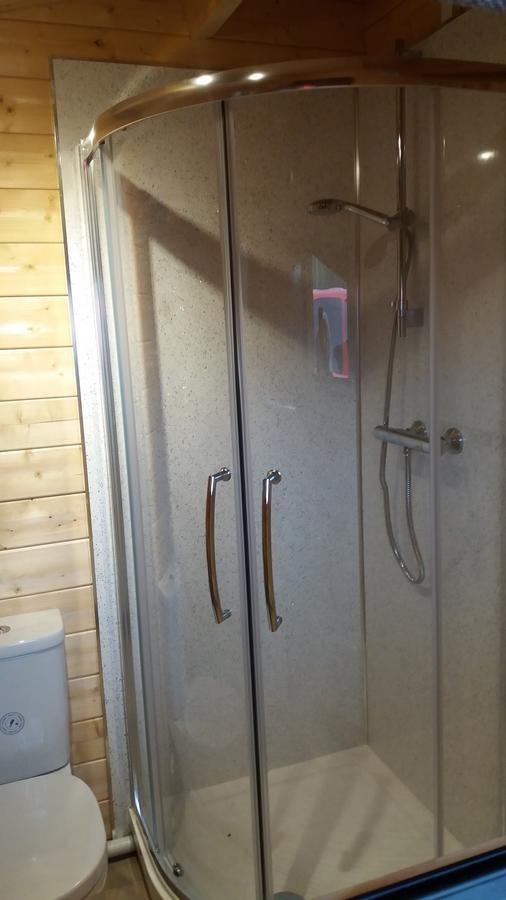 Lochinvar - Highland Log Cabin With Private Hot Tub Airdrie Esterno foto